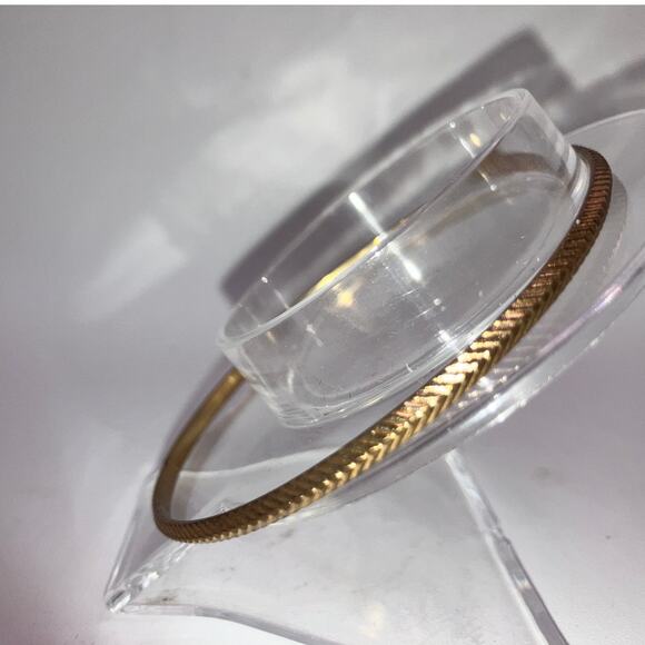 Vintage Gold-Tone Herringbone  2.75" Bangle Bracelet! - Picture 3 of 5